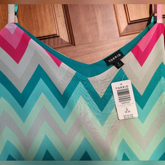 NWT Torrid Colorful Zig Zag Print Sophie Chiffon Double Layer Cami - Size 2 - Picture 3 of 5